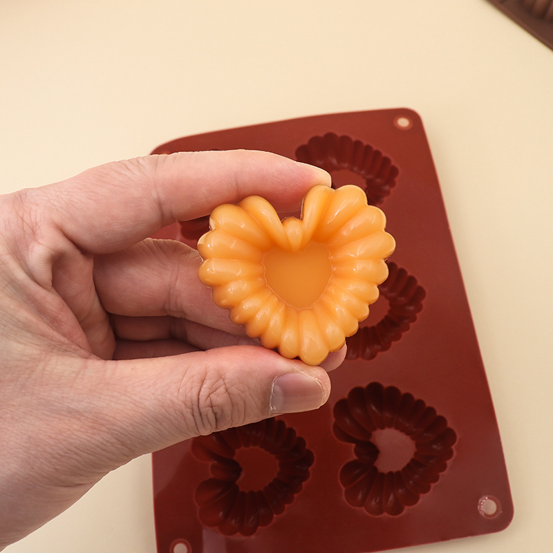 Kitchen Tools In Baking - Heart-shaped Silicone Chocolate Molds DIY Baking